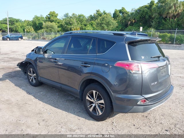 Toyota Rav4 Xle 2017 JTMWFREV5HD100682 Image 3