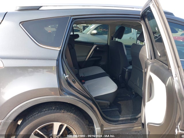 Toyota Rav4 Xle 2017 JTMWFREV5HD100682 Image 8