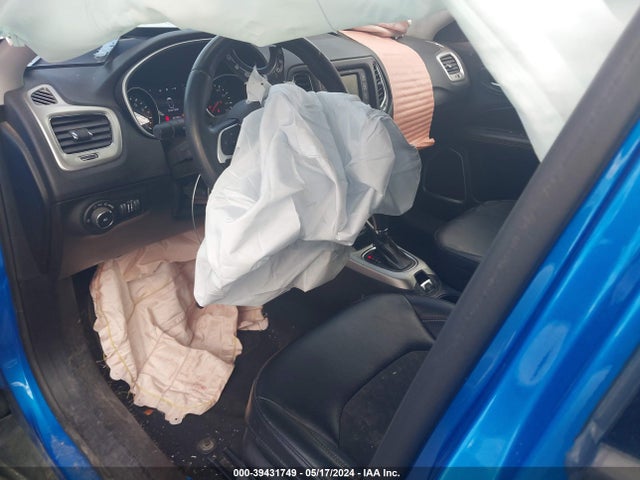 3C4NJDBBXHT651675 Jeep New Compass Latitude 4x4