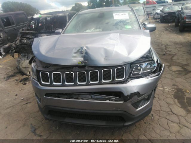 3C4NJCBB9JT125487 Jeep Compass Latitude Fwd