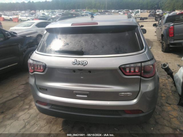 3C4NJCBB9JT125487 Jeep Compass Latitude Fwd