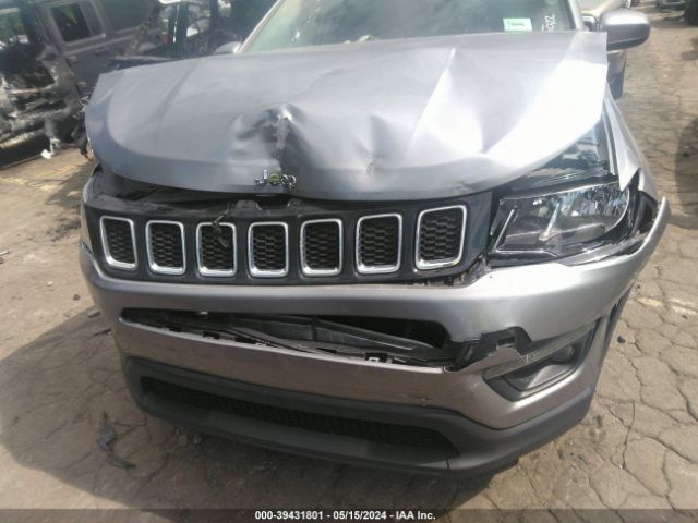 3C4NJCBB9JT125487 Jeep Compass Latitude Fwd