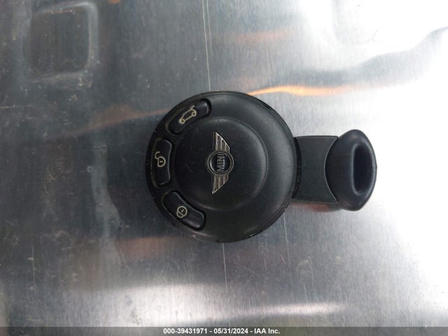 2010 MINI COOPER S WMWMS3C52ATY08271 Photo 10