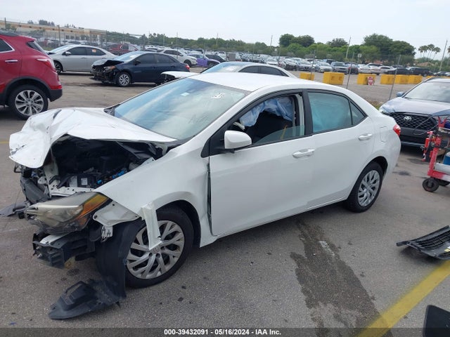 Toyota COROLLA LE 2018 2T1BURHE4JC037187 Image 2