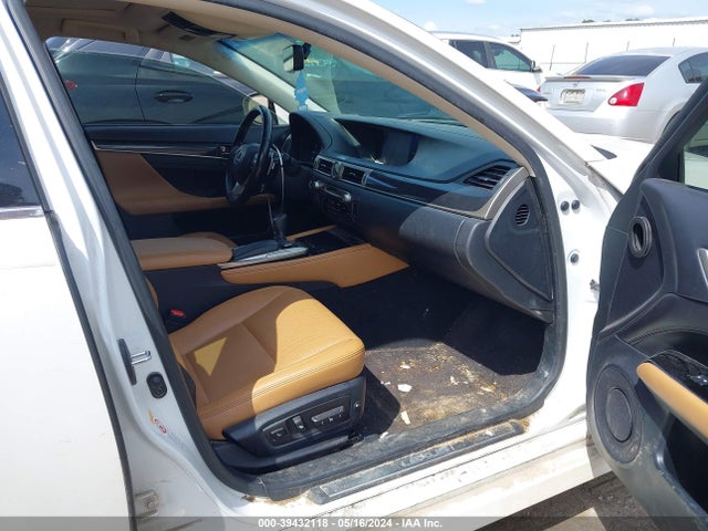 Lexus GS 200T 2016 JTHBA1BL4GA000735 Image 5