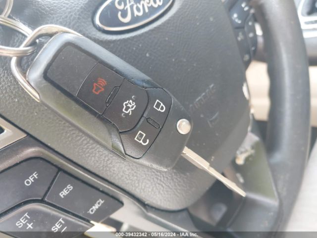 1FA6P0HD8F5109319 Ford FUSION SE