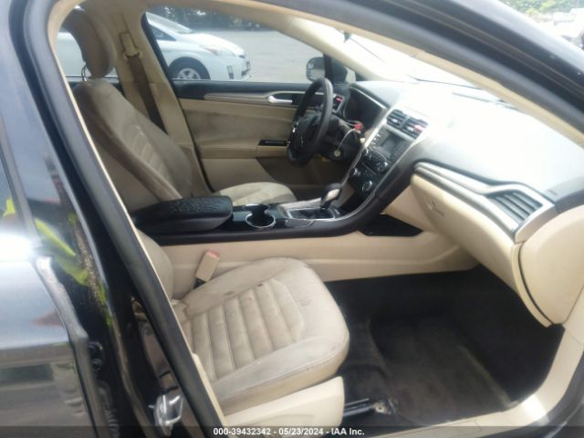 1FA6P0HD8F5109319 Ford FUSION SE