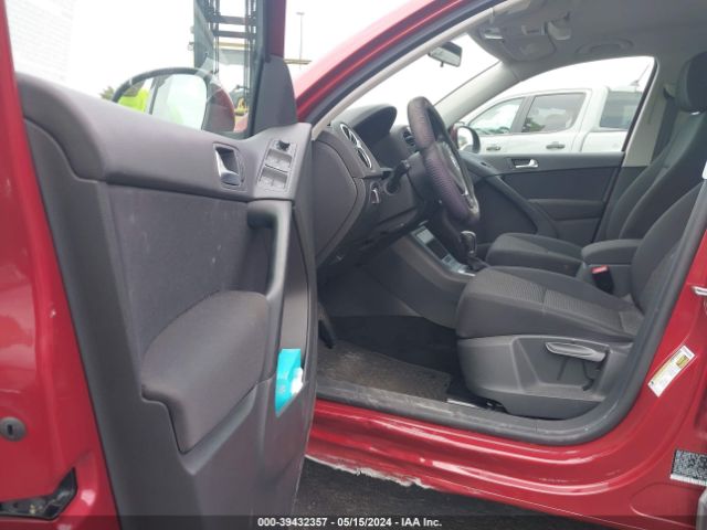 WVGAV7AXXFW113725 Volkswagen TIGUAN S