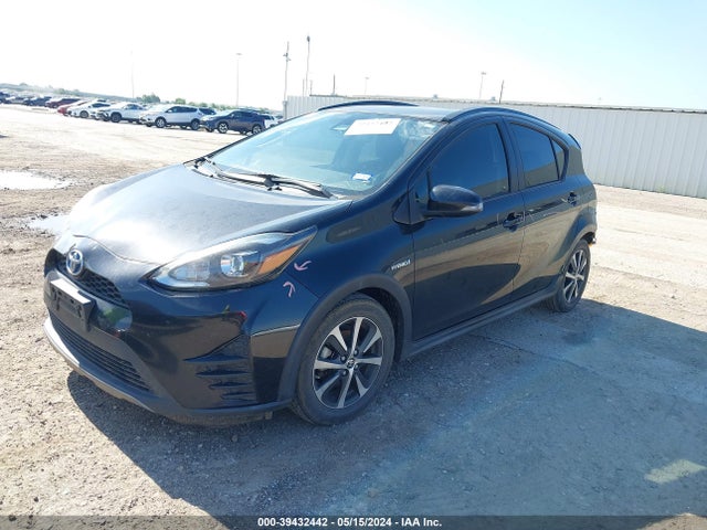 Toyota Prius C Three 2018 JTDKDTB34J1606967 Image 2