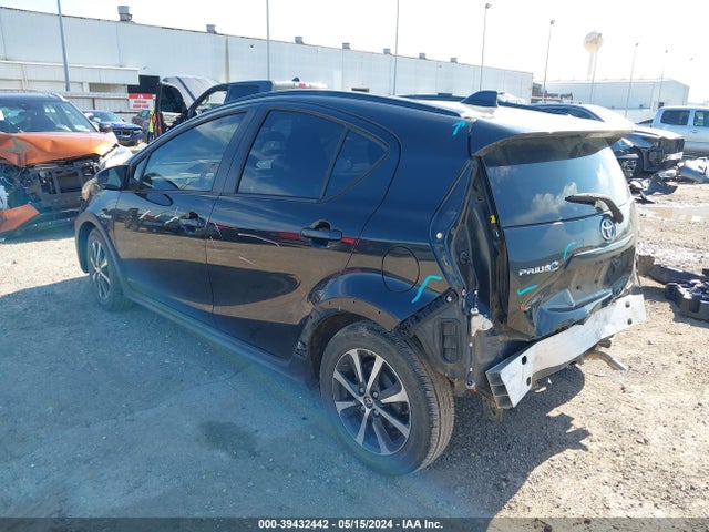 Toyota Prius C Three 2018 JTDKDTB34J1606967 Image 3