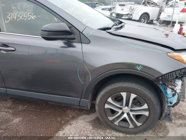 Toyota RAV4 LE 2018 JTMZFREV0JJ749925 Image 17