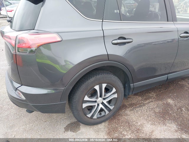 Toyota RAV4 LE 2018 JTMZFREV0JJ749925 Image 18