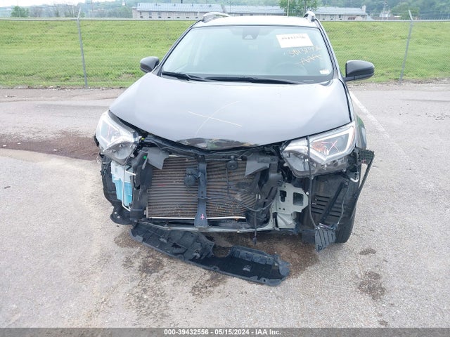 Toyota RAV4 LE 2018 JTMZFREV0JJ749925 Image 6