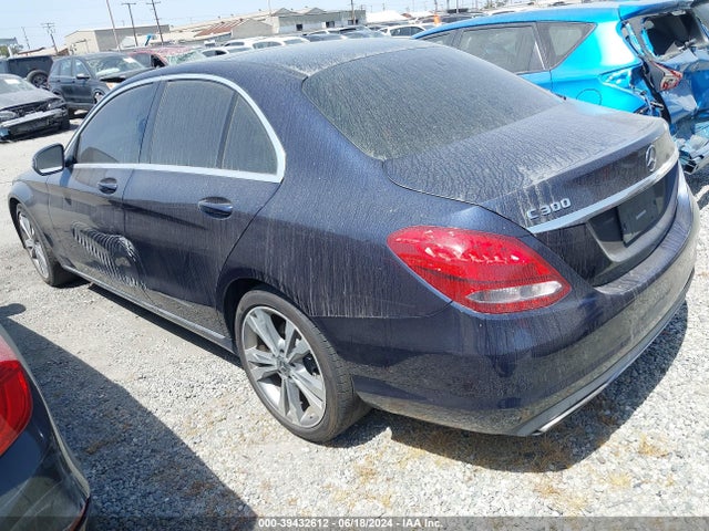 55SWF4JB1HU233980 Mercedes-Benz C 300 Luxury/sport