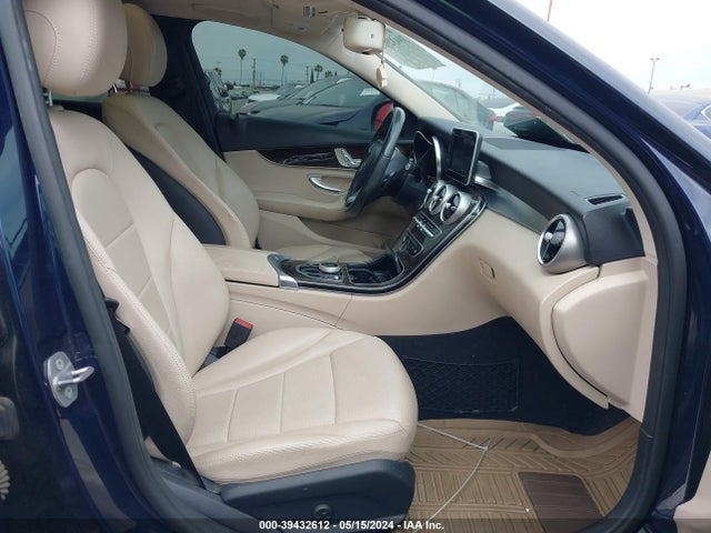 55SWF4JB1HU233980 Mercedes-Benz C 300 Luxury/sport