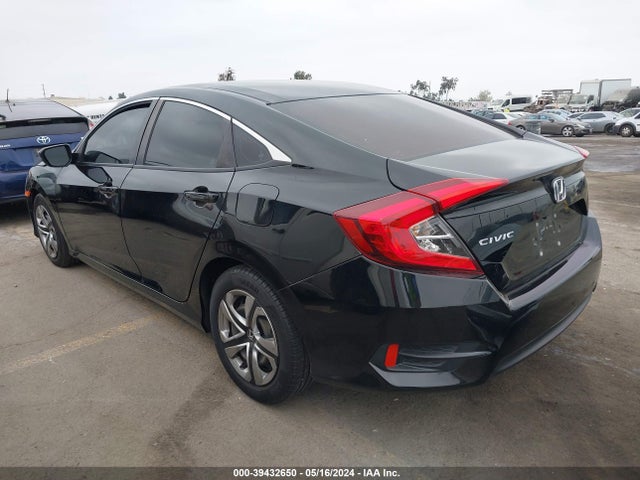 Honda Civic Lx 2018 2HGFC2F59JH558296 Image 3