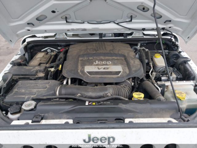 1C4BJWDG2HL624375 Jeep Wrangler Unlimited Sport 4x4