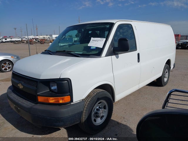 Chevrolet Express 2500 Work Van 2015 1GCWGFCG5F1260897 Image 2