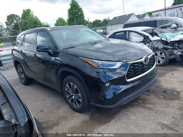Toyota Highlander Xle 2022 5TDGZRAH1NS553435 main image