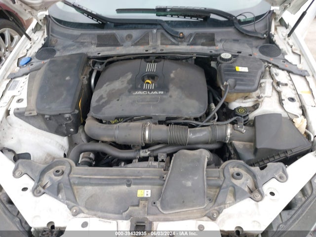 2015 JAGUAR XF SAJWA0FS3FPU87616 Photo 9