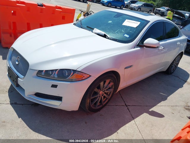 2015 JAGUAR XF SAJWA0FS3FPU87616 Photo 1