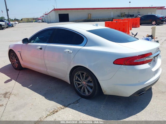 2015 JAGUAR XF SAJWA0FS3FPU87616 Photo 2