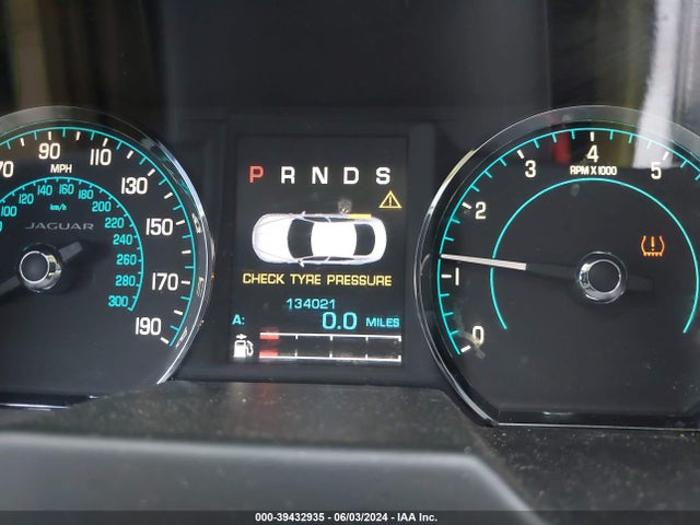 2015 JAGUAR XF SAJWA0FS3FPU87616 Photo 6