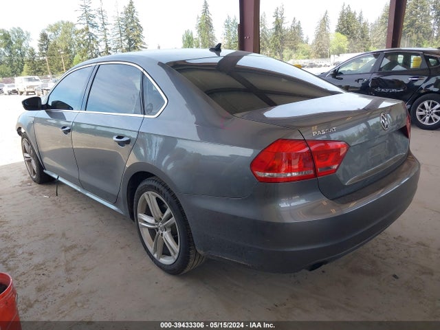 1VWAT7A39FC123054 Volkswagen Passat 1.8t Limited Edition