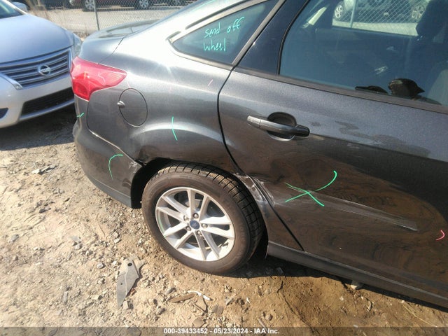 Ford FOCUS SE 2017 1FADP3F23HL304883 Image 6