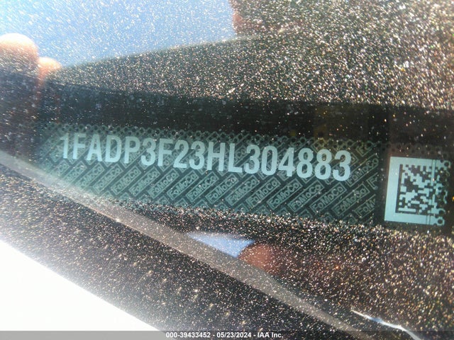 Ford FOCUS SE 2017 1FADP3F23HL304883 Image 9