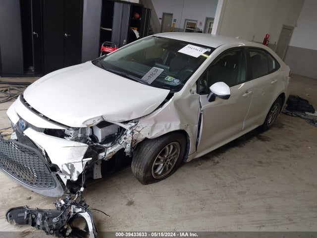 Toyota Corolla Hybrid Le 2022 JTDEAMDE2N3003178 Image 2