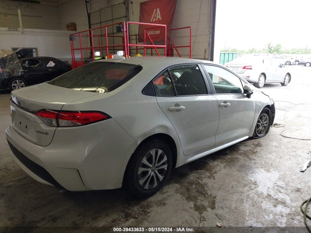 Toyota Corolla Hybrid Le 2022 JTDEAMDE2N3003178 Image 4