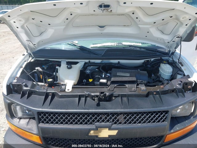 Chevrolet Express 2500 Work Van 2015 1GCWGFCF9F1172328 Image 10