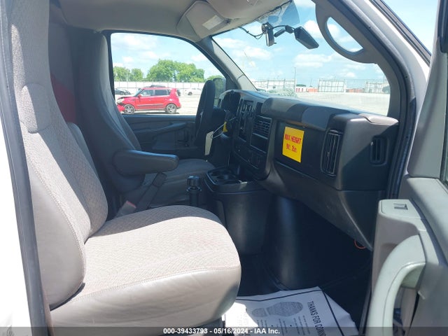 Chevrolet Express 2500 Work Van 2015 1GCWGFCF9F1172328 Image 5