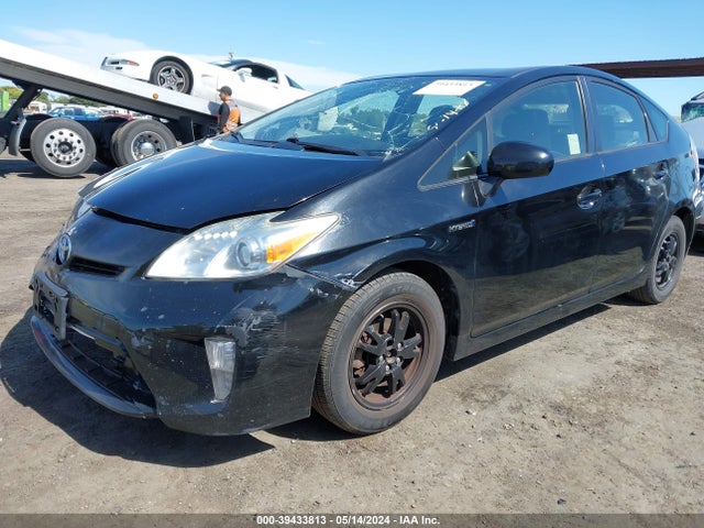 Toyota Prius Two 2015 JTDKN3DU5F1874243 Image 2