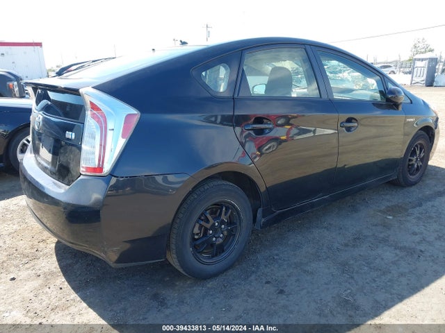 Toyota Prius Two 2015 JTDKN3DU5F1874243 Image 4