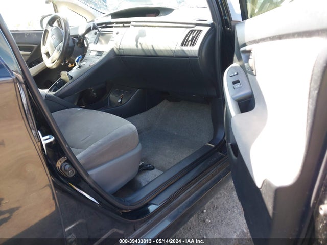 Toyota Prius Two 2015 JTDKN3DU5F1874243 Image 5