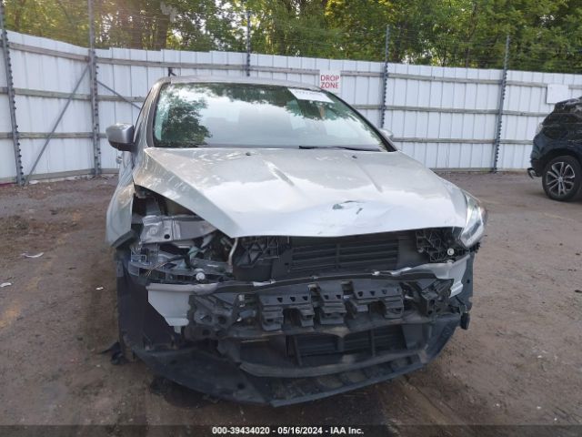 1FADP3FE1JL245915 Ford FOCUS SE