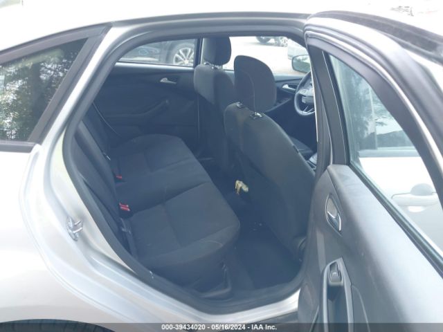 1FADP3FE1JL245915 Ford FOCUS SE