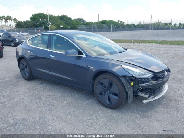 39434189 :رقم المزاد ، 5YJ3E1EA1JF123718 vin ، 2018 Tesla Model 3 Long Range/mid Range مزاد بيع