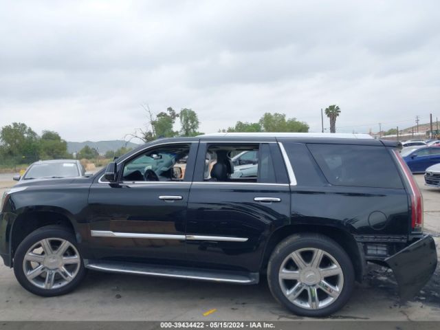 1GYS4BKJXJR374704 Cadillac Escalade Luxury