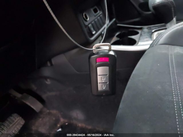 JA4AD3A31KZ015179 Mitsubishi Outlander Se