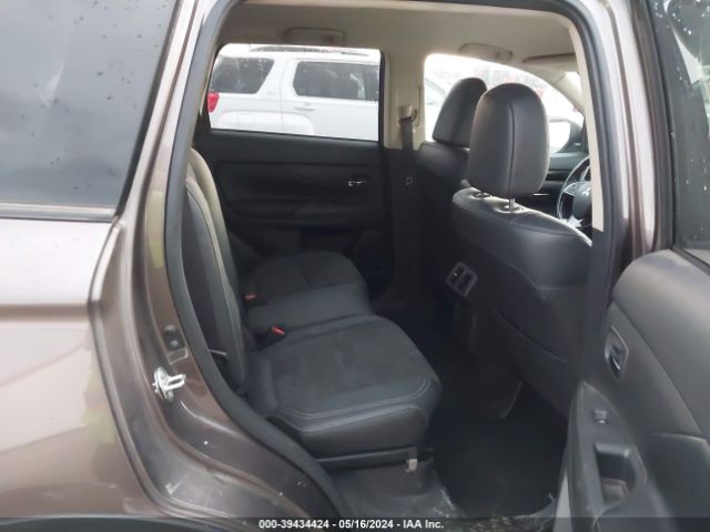 JA4AD3A31KZ015179 Mitsubishi Outlander Se