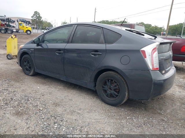 Toyota Prius Two 2015 JTDKN3DU9F1964673 Image 3