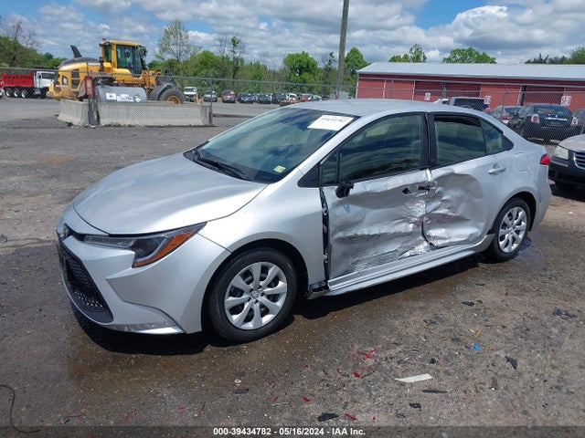 Toyota COROLLA LE 2022 JTDEPMAE2N3009369 Image 2