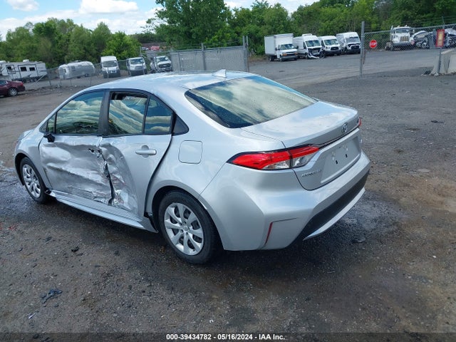 Toyota COROLLA LE 2022 JTDEPMAE2N3009369 Image 3