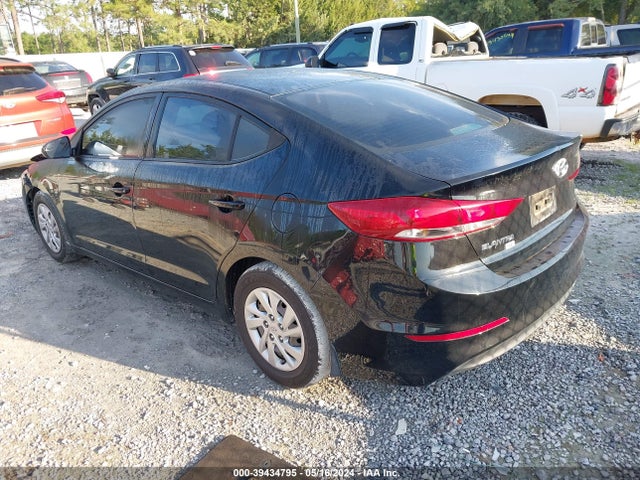 Hyundai ELANTRA SE 2018 5NPD74LF7JH224729 Image 3