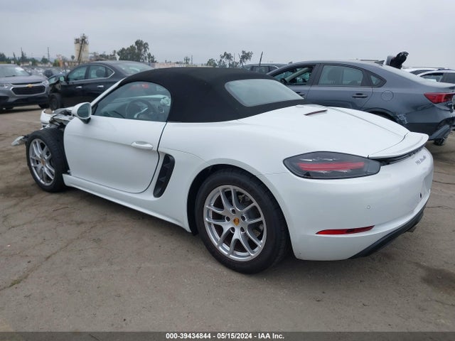 2024 PORSCHE 718 BOXSTER WP0CA2A89RK205215 Photo 2