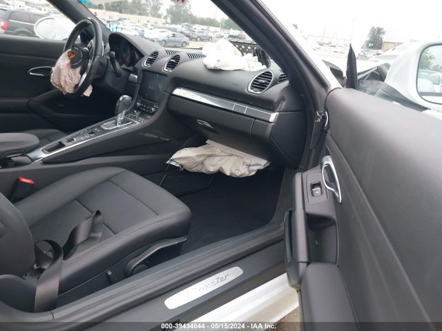 2024 PORSCHE 718 BOXSTER WP0CA2A89RK205215 Photo 4