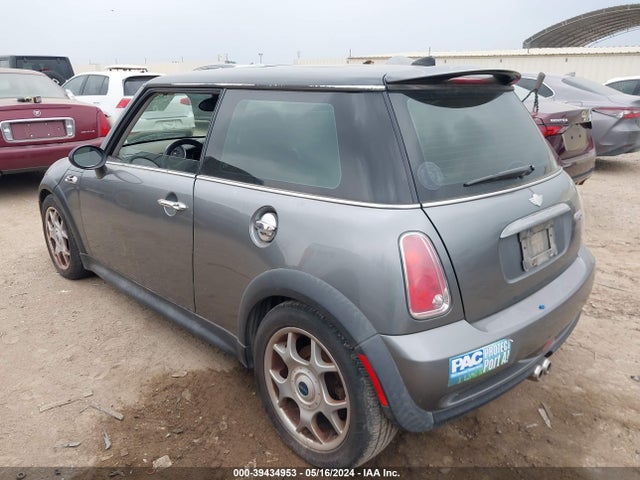 2006 MINI COOPER WMWRE33536TJ37343 Photo 2